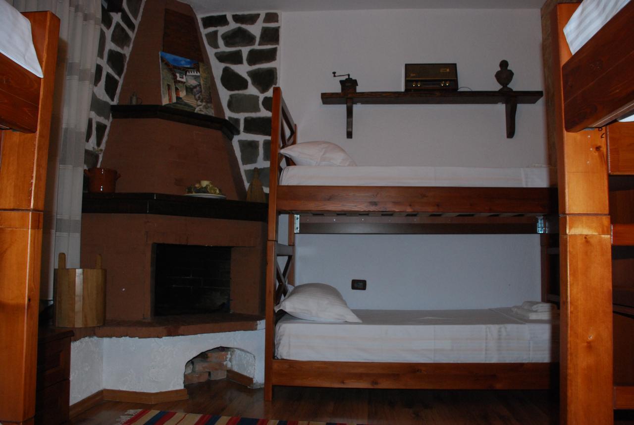 Bed & Breakfast Local Living Edi Berat Exterior photo