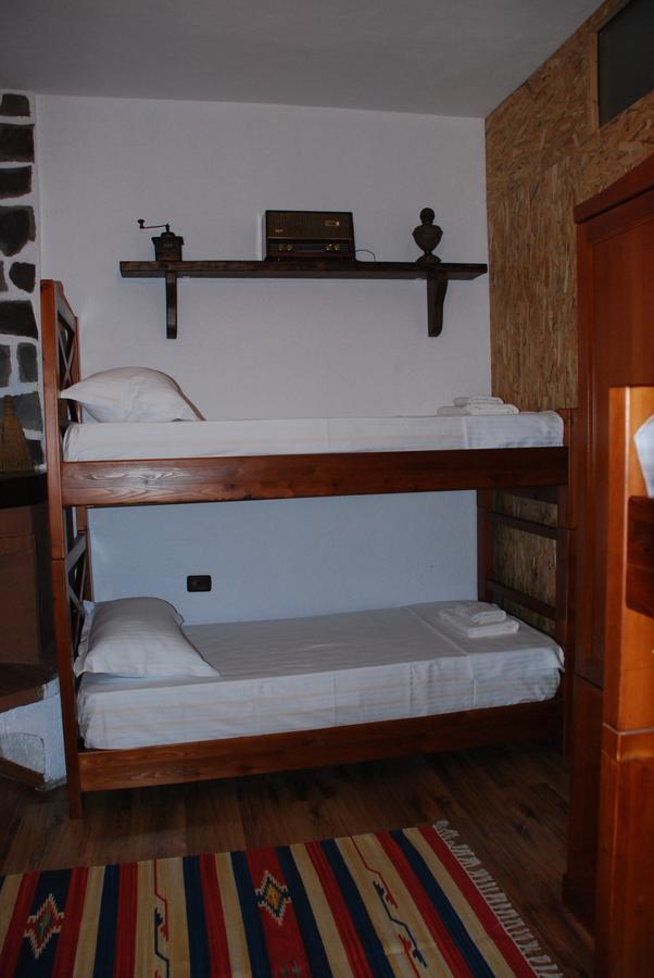 Bed & Breakfast Local Living Edi Berat Exterior photo